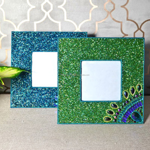 Miroir mural personnalisé avec cadre bleu perlé, thème paon, miroir de maquillage décoratif bleu et vert avec perles brillantes - Product Image 1