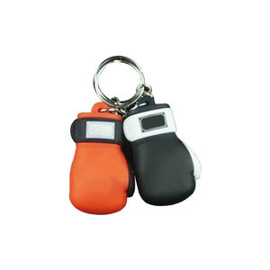 Mini-gants de boxe personnalisés à suspendre dans la voiture |   Ornement décoratif pour rétroviseur de voiture sport |   Porte-clés en cuir PU en gros - Product Image 4