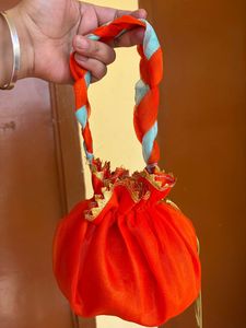 Sac Potli Indien Traditionnel Fait Main en Tissu avec Cordon de Serrage, Bordure Dorée, Poignée Tressée – Idéal pour Cadeaux de Mariage et Fêtes – Vente en Gros - Product Image 4