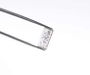 เพชรทรงบาแกตต์แบบเกลือและพริกไทย น้ำหนัก 1.50 กะรัต ยี่ห้อ OM GEMS ราคาขายส่ง เพชรเพาะเลี้ยงในห้องปฏิบัติการ เพชรเม็ดเดี่ยว รับสั่งทำตามแบบ สำหรับผู้ผลิตเครื่องประดับ - Product Image 2