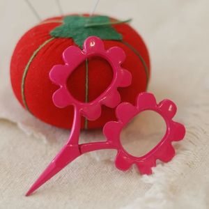 Ciseaux à effiler roses miniatures faits à la main en acier inoxydable pour droitiers avec manche court pour la coiffure - Product Image 2