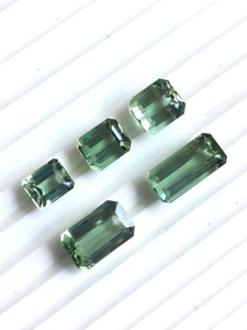Piedra de turmalina verde natural de 62.02 quilates con corte octogonal para la elaboración de joyería fina. - Product Image 3