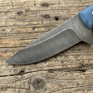 มีดทำมือสั่งทำพิเศษ เหล็กกล้าคาร์บอนสูง 1095 เกรด DIY แบบปลายแหลม สำหรับล่าสัตว์และตั้งแคมป์ พร้อมด้ามไม้และเรซิ่น พร้อมปลอกหนัง - Product Image 3