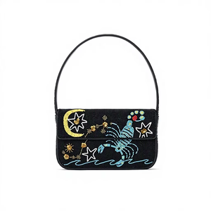 Sac à main trapèze carré noir fait main pour femme, orné de perles et brodé, motif lune, étoile, scorpion, de créateur, de luxe, pour soirée - Product Image 1