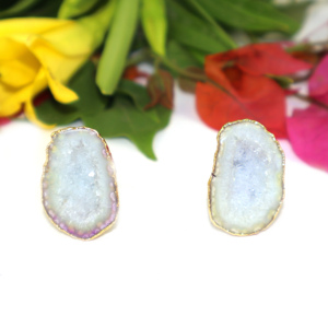 Pendientes de botón de latón chapado en oro de 18 quilates con diseño geométrico de esqueleto y gema de drusa de geoda blanca estilo punk Goran Vogue, regalo para mujer - Product Image 1