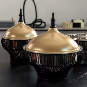 Casserole de luxe durable en acier inoxydable avec couvercle en dôme, revêtement émaillé, compatible induction, passe au lave-vaisselle, design minimaliste et moderne - Product Image 1