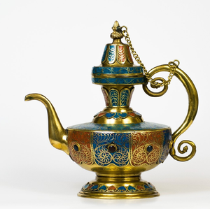 Carafe en laiton Metcraft Royal à trois pieds avec finition polie miroir, incrustations en émail rouge turquoise et bec en forme de tête d'animal (Modèle MBA32) - Product Image 4