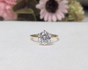 แหวนเพชรทรงกลม 1.75 กะรัต เพชรเพาะเลี้ยงสำหรับผู้หญิง แหวนแต่งงานเพชรเม็ดเดี่ยว แหวนทองคำแท้ 14K สีเหลือง - Product Image 1