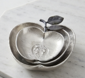 Élégante assiette en argent plaqué nickel faite à la main, idéale pour servir des collations, des bonbons, des salades, des fruits sur la table et le comptoir de cuisine. - Product Image 3