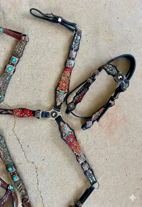 Venta al por mayor: Nuevo diseño de cabezada de cuero ecuestre occidental con pedrería, conchas y hebillas, logotipo personalizado para uso en equitación. - Product Image 1