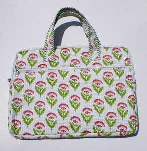 Sac pour ordinateur portable matelassé à motifs imprimés à la main - Product Image 3