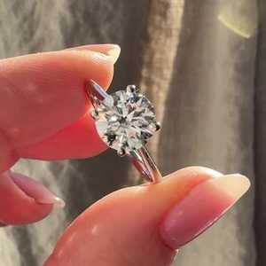 แหวนเพชร 2 กะรัต VS แหวนเพชรเพาะเลี้ยงในห้องปฏิบัติการ ทองคำแท้ 14K 18K แหวนหมั้นเพชรเม็ดเดี่ยว ผู้ผลิตขายส่งราคาโรงงาน รับรองโดย IGI - Product Image 4