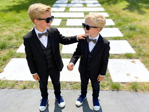 Ensemble de costume 3 pièces blanc pour garçons avec gilet et nœud papillon |   Costume de mariage pour enfants, blazer et pantalon formels |   Tenue de fête pour porte-parure - Product Image 3