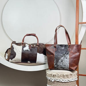 Conjunto de bolsa de viaje y bolso de mano de piel de vaca hecha a mano para mujer combo de bolso de hombro y de noche - Product Image 5