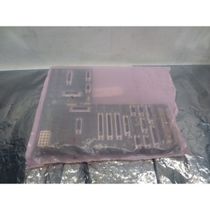 AMAT 0100-35220 VME P2 DISTRIBUTION BOARD, REV P1 - Equipo y piezas de semiconductores de confianza globales de la marca Trusted Global Legacy - Product Image 1