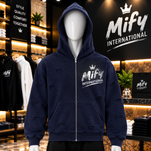 เสื้อฮู้ดซิปสีน้ำเงินกรมท่าพรีเมียมสำหรับผู้ชาย สไตล์สตรีทแวร์แบบดิสเทรส พร้อมโลโก้สกรีนพิมพ์ตามสั่ง - Product Image 1