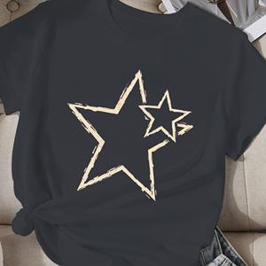 Camiseta cómoda para mujer con recortes en forma de estrella deshilachada con textura de estrellas - Product Image 3