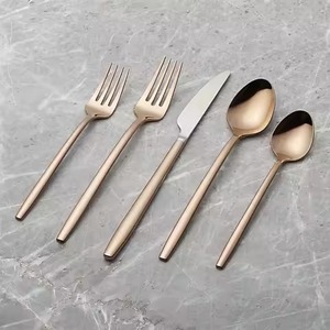 Ensemble de couverts élégants en acier inoxydable pour une expérience culinaire haut de gamme et un usage quotidien - Product Image 1