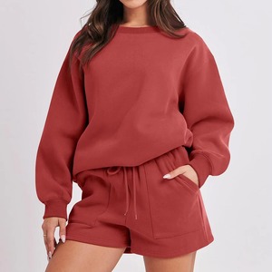 Conjunto de sudadera y pantalones cortos de 2 piezas para mujer, cuello redondo, forro polar, color liso, informal, holgado, rojo, largo por encima de la rodilla - Product Image 5