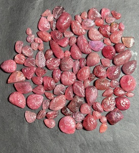 Venta al por Mayor de Piedras Preciosas Talladas a Mano en Forma de Hoja de Rubí, Piedras Sueltas Naturales de Diferentes Formas y Tamaños para la Fabricación de Joyería, Proveedor al por Mayor - Product Image 1
