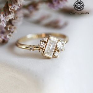 Bague de fiançailles classique pour femme en moissanite taille coussin plaqué argent et or jaune avec sertissage à griffes - Product Image 5