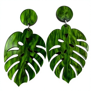 Pendientes de Aro Modernos con Diseño de Hoja de Palma Verde y Perla para Compromiso, Boda, Fiesta o Regalo, Regalos y Artesanías > Artesanías > Artesanías de Resina - Product Image 1