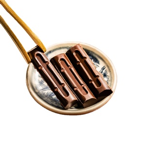 Fabricante Profesional de Chocolate en Vietnam, Barra de Chocolate Negro y con Leche de Origen Único, 72% de Intensidad, para Venta al por Menor - Product Image 1