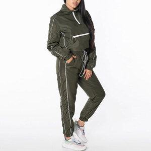 ชุดวอร์มสะท้อนแสงสำหรับผู้หญิง 2 ชิ้น เสื้อแจ็คเก็ตกันลมและกางเกงจ็อกเกอร์ ชุดกีฬาน้ำหนักเบาสำหรับวิ่ง - Product Image 1