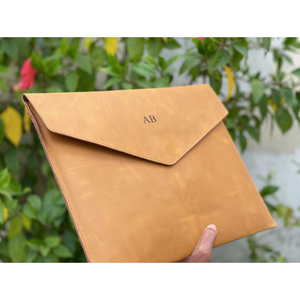 Housse d'ordinateur portable en cuir véritable faite à la main Al-Amir, étui de protection RFID personnalisé avec logo monogramme, style enveloppe - Product Image 5