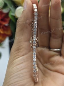 Pulsera de tenis clásica en plata de ley 925 con diamantes de moissanita VVS para uso diario femenino - Product Image 4