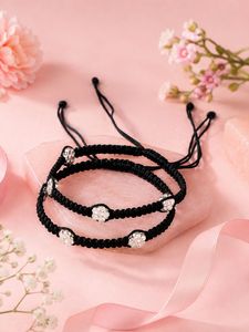 Chevillère artisanale en fil noir avec breloque florale pour femme, bijou de pied ajustable et tendance, chevillère tressée noire ajustable avec motif floral - Product Image 6