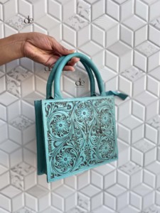 Bolso de Hombro de Cuero con Grabado a Mano de Diseño Moderno, Estilo Bohemio Gitano, Color Turquesa, Vintage, Hecho a Mano, Tamaño Pequeño, Bolsos Elegantes - Product Image 2