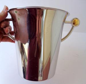 Cubo de hielo con acabado plateado de diseño minimalista, perfecto para eventos, recepciones, enfriamiento de vino, fiestas y uso festivo en la mesa. - Product Image 6