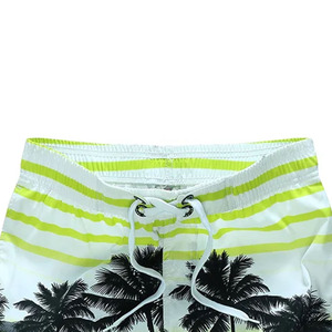 Dernier modèle de short de plage décontracté en toile imprimé numériquement, mi-élastique, avec logo personnalisé, 100 % polyester respirant, faible MOQ, antibactérien - Product Image 2