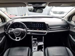 Blanc 2022 pour Sportage, voitures d'occasion, SUV 5 portes, transmission automatique, sièges en cuir, phares à LED pour la circulation urbaine - Product Image 3