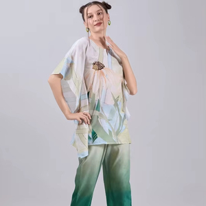 Conjunto Casual de Verano con Estampado Floral, Top de Manga Corta con Cuello en V y Pantalones Largos, Ecológico, Transpirable, de Poliéster, con Encaje - Product Image 1
