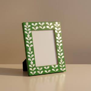 Marco de madera con incrustaciones de nácar en forma de zigzag para fotos, estilo moderno para decoración del hogar. - Product Image 2