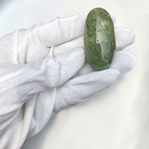 Piedra de Cristal de Prehnita Shiva Lingam de Primera Calidad al por Mayor para Sanación Reiki, Equilibrio Energético y Trabajo de Chakras, Feng Shui - Product Image 4