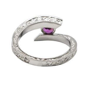 เครื่องประดับ CELEBRATION GEMS แหวนเงินแท้ 925 ชุบโรเดียม ประดับพลอยสีม่วง ดีไซน์แบบฝังเพชร แหวนเปิดแบบวินเทจ สลักลาย - Product Image 3