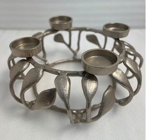 Porte-bougie décoratif en aluminium avec finition nickel pour une décoration festive et la création d'une ambiance lumineuse élégante - Product Image 1