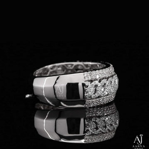 Anillo de boda unisex de moissanita chapado en oro de 14K, estilo Hip Hop, totalmente engastado, con incrustaciones redondas brillantes y engaste micro de canal. - Product Image 3
