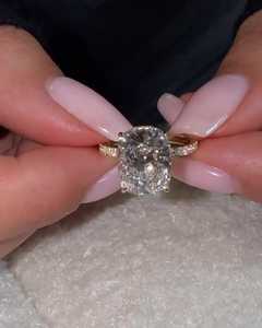 Bague Solitaire en Or Massif 14K avec Diamant de Laboratoire Taille Coussin 5 Carats, Bijou Fin Moderne pour Demande en Mariage, Sertie à Griffes, Prix Usine - Product Image 3