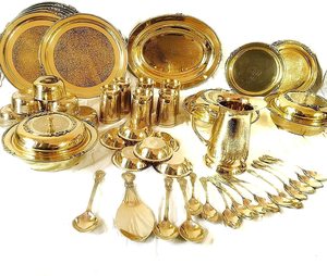 ชุดอาหารค่ำทองเหลืองหรูหราสไตล์มุกุฎราชวงศ์ ลายปัก-ลายสลัก ชุด 51 ชิ้น ลายดอกไม้สลัก - Product Image 4