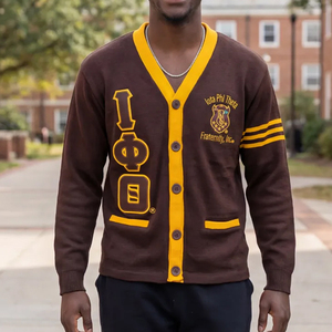 เสื้อคาร์ดิแกนผ้าฟลีซสีครีมน้ำตาลทอง Iota Phi Theta สำหรับพี่น้องสมาคมนักศึกษากรีก แบบติดกระดุม ทรงพอดีตัว พรีเมียม - Product Image 4