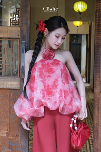 Coshe elegante brocado Halter Top acampanado pantalones de seda conjunto hasta el suelo estilo tradicional vietnamita traje de vacaciones para mujeres Natural - Product Image 4