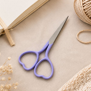 Ciseaux de couture de qualité supérieure avec poignée en forme de cœur, ciseaux de précision en acier inoxydable pour couper les fils, ciseaux pour travaux manuels - Product Image 3