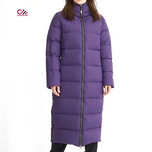Veste matelassée et à capuche en fausse fourrure pour femme, design personnalisé OEM, fermeture éclair intégrale avec ceinture dorée, veste à bulles pour femme, doudoune d'hiver - Product Image 1