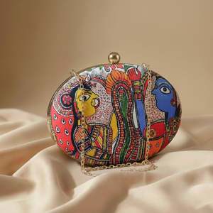 Pochette ovale imprimée Madhubani de qualité supérieure, sac à main ethnique de créateur pour femmes, pour les mariages et les occasions festives - Product Image 2