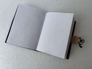 สมุดบันทึกหนังลายเข็มทิศวินเทจ ทำมือ พร้อมตัวล็อคแบบโบราณ - Product Image 3