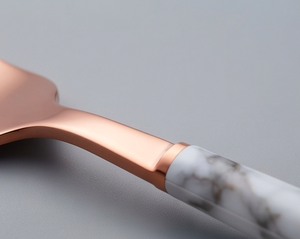 Service de couverts modernes en or rose avec manches en marbre, compatibles lave-vaisselle, pour mariages et tables de luxe - Product Image 2